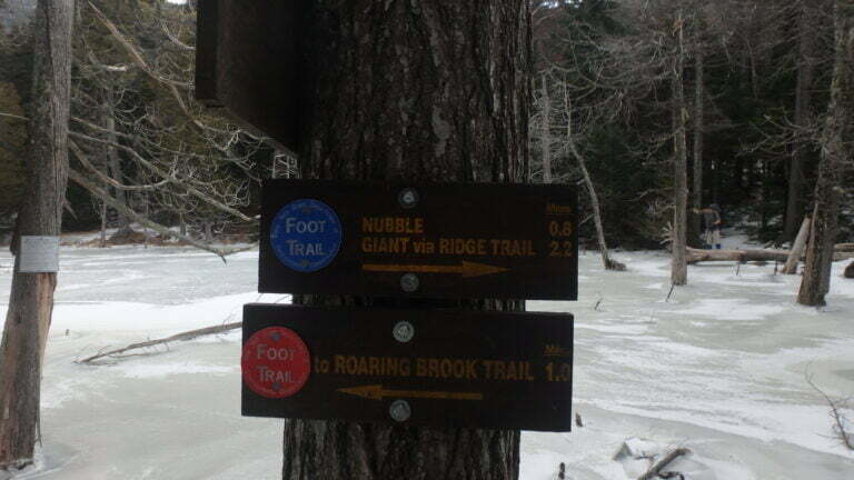 Trail signs to parking and giant via ridge trail
